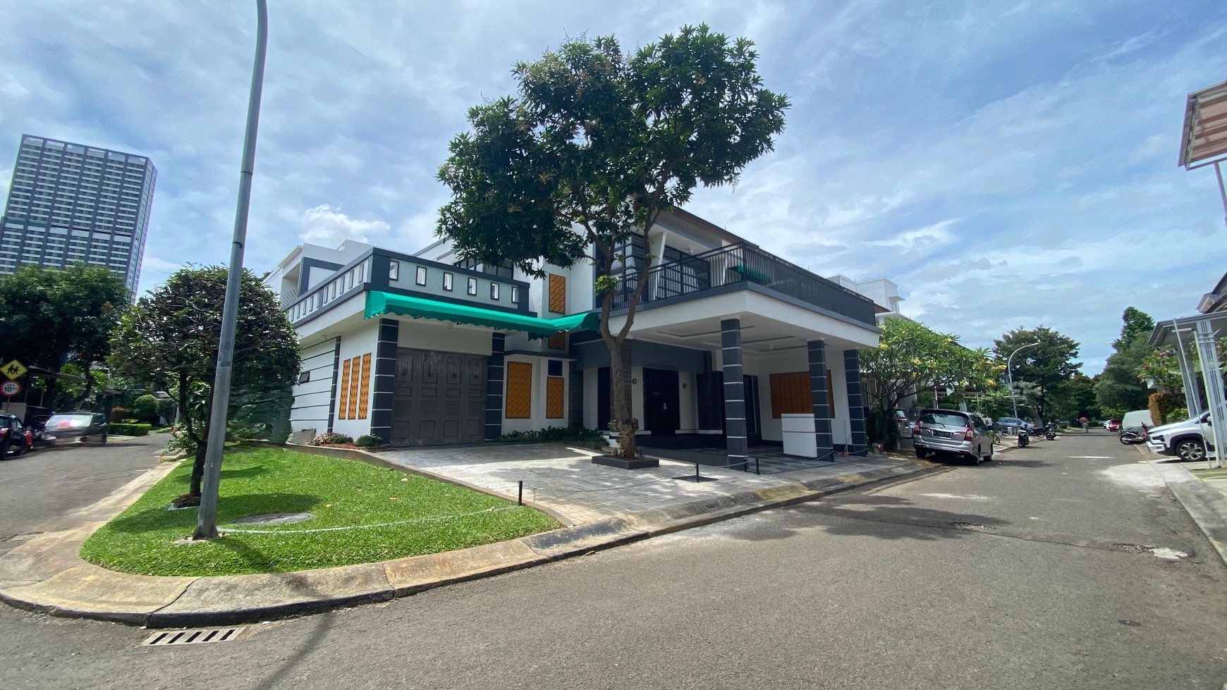 Rumah Cantik di Emerald Bintaro Jaya