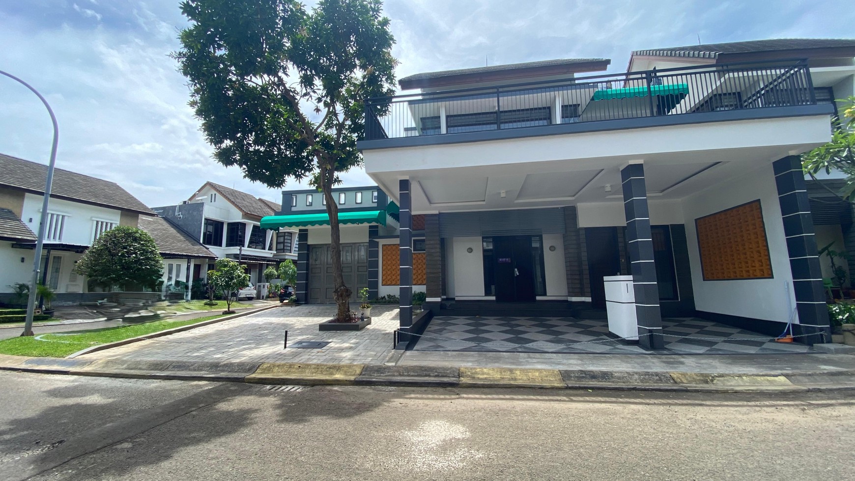 Rumah Cantik di Emerald Bintaro Jaya