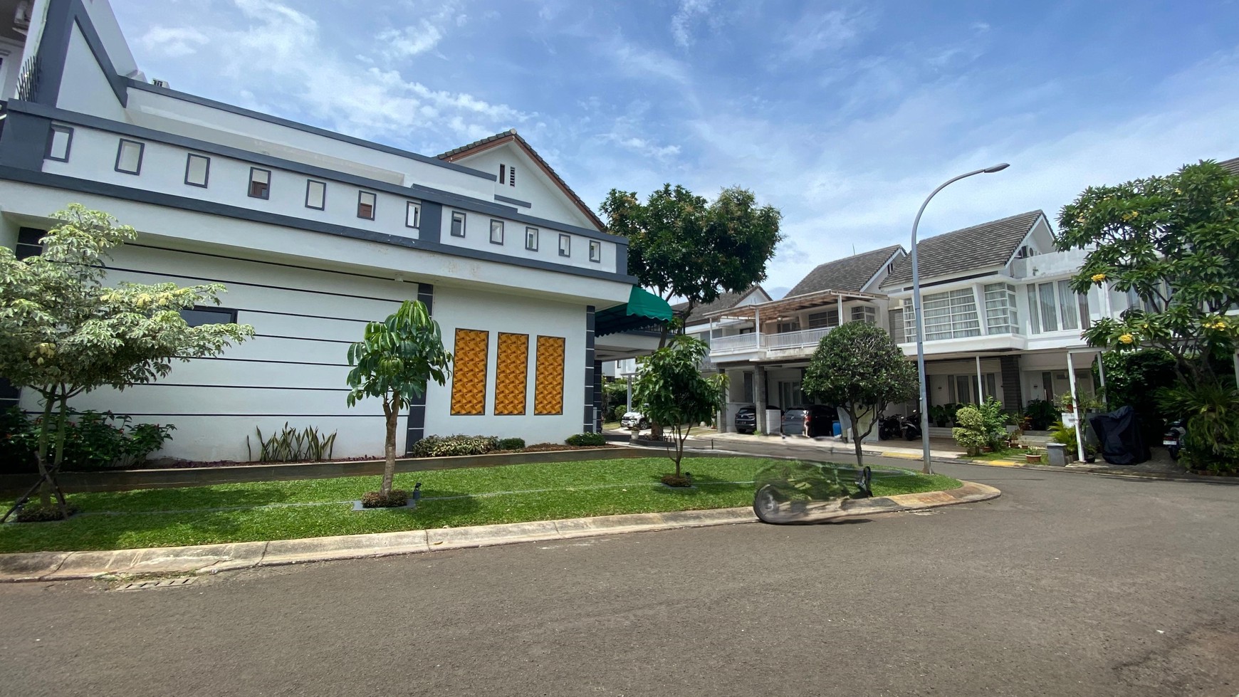 Rumah Cantik di Emerald Bintaro Jaya