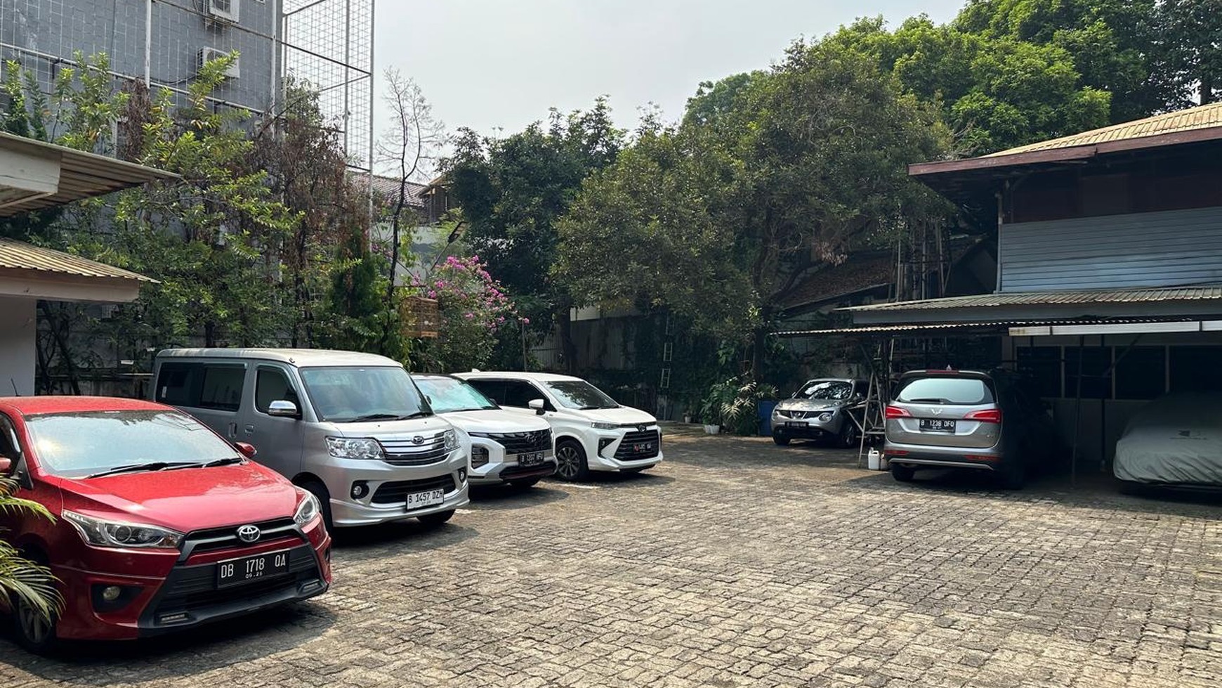 Dijual Rumah Tua Hitung Tanah daerah strategis