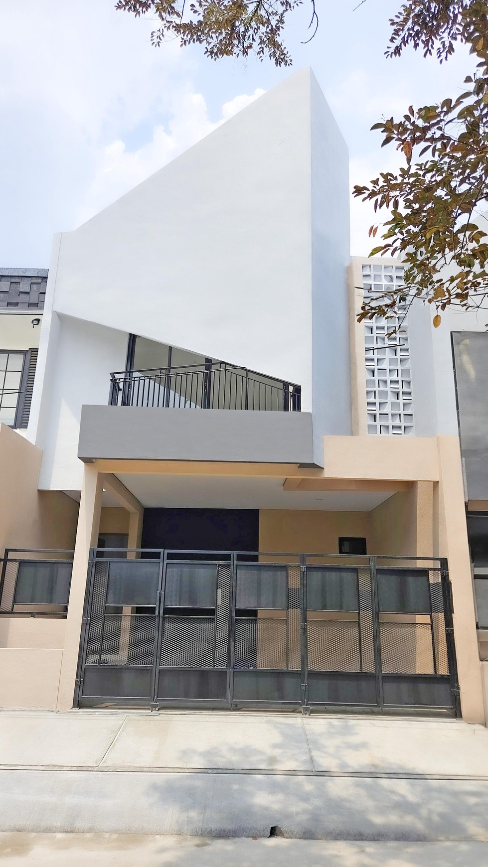 Rumah baru di dalam cluster di Bintaro Jaya Sektor 9
