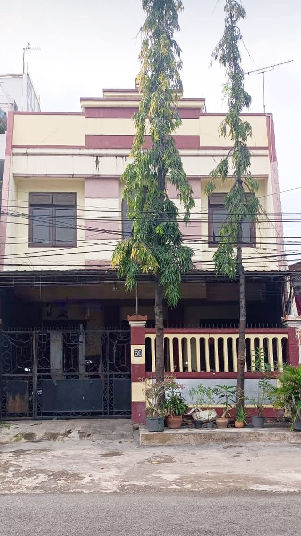 Rumah di Ngagel Jaya Tengah Surabaya Timur, 3 Lantai, Cocok untuk usaha Kos-kosan 19 Kamar+AC