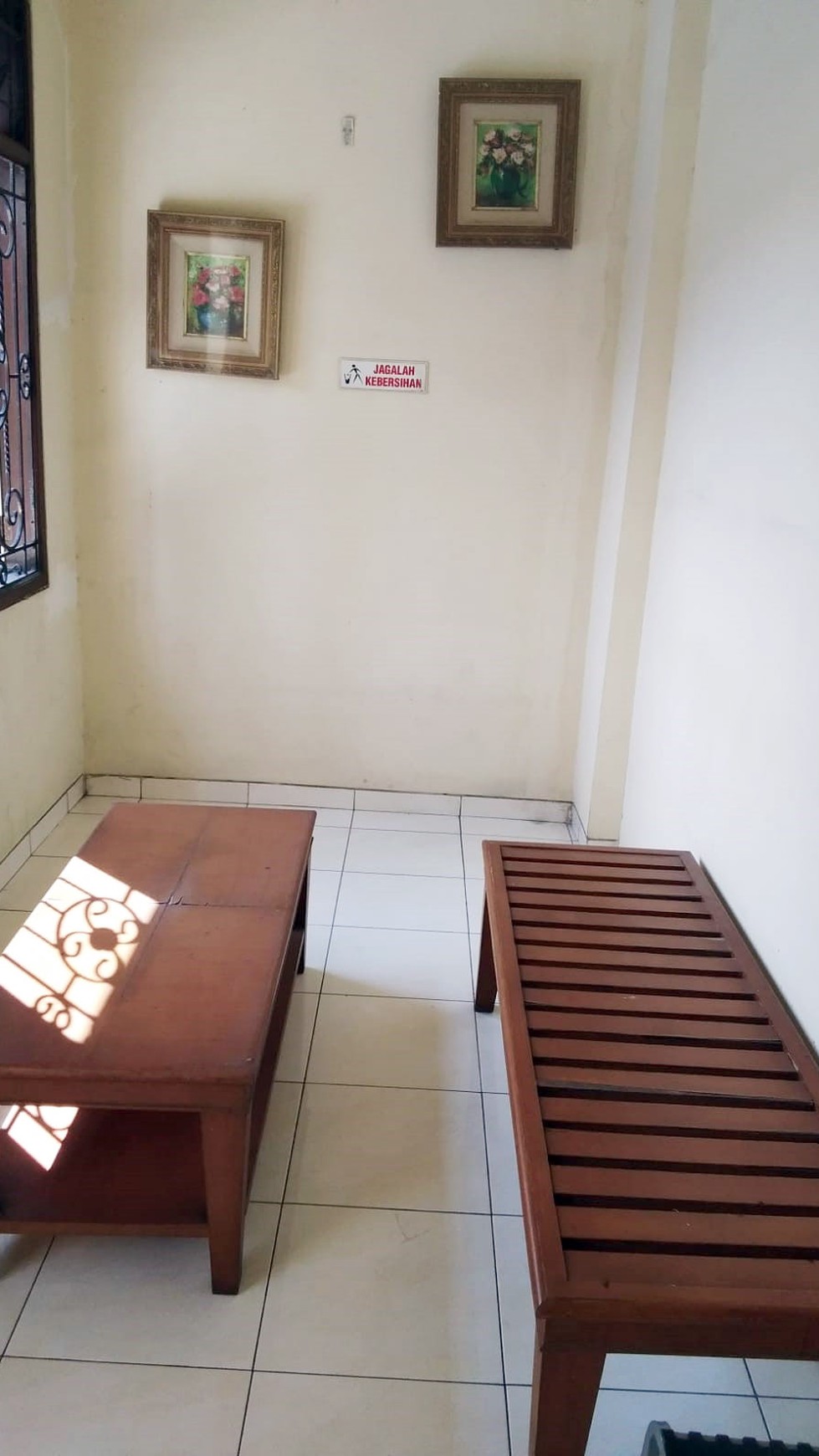 Rumah di Ngagel Jaya Tengah Surabaya Timur, 3 Lantai, Cocok untuk usaha Kos-kosan 19 Kamar+AC