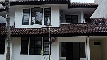 Rumah Rapi dan Siap Huni di Riverpark Bintaro