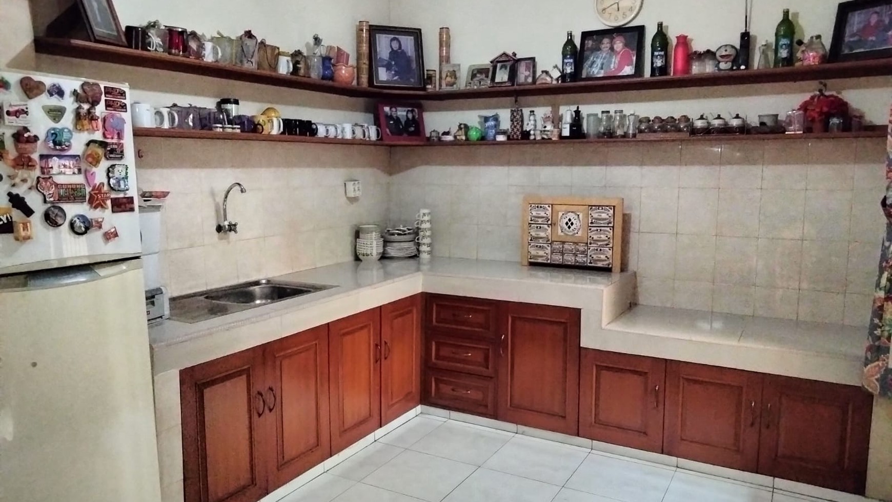 Rumah Luas di Mertilang Bintaro Sektor 9