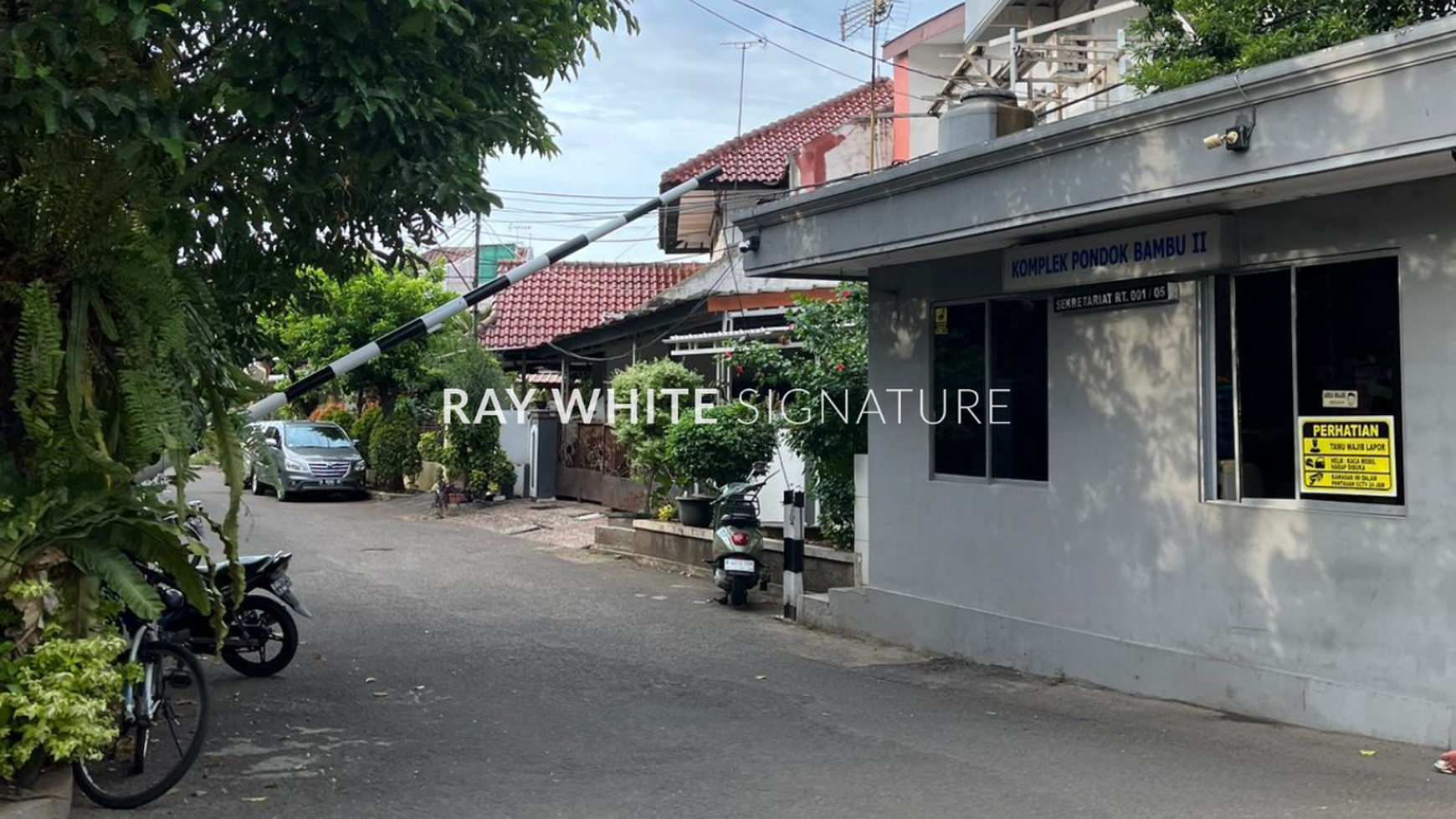 Dijual rumah bebas banjir dalam komplek Pondok bambu 2