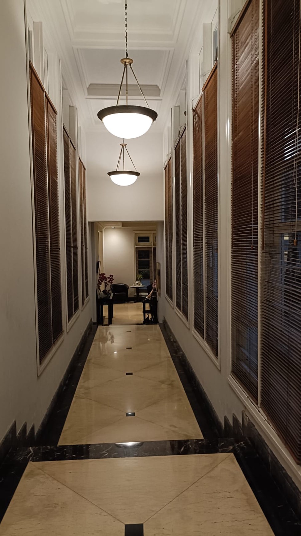 Rumah Mewah ada Pool di River Park Bintaro Sektor 8