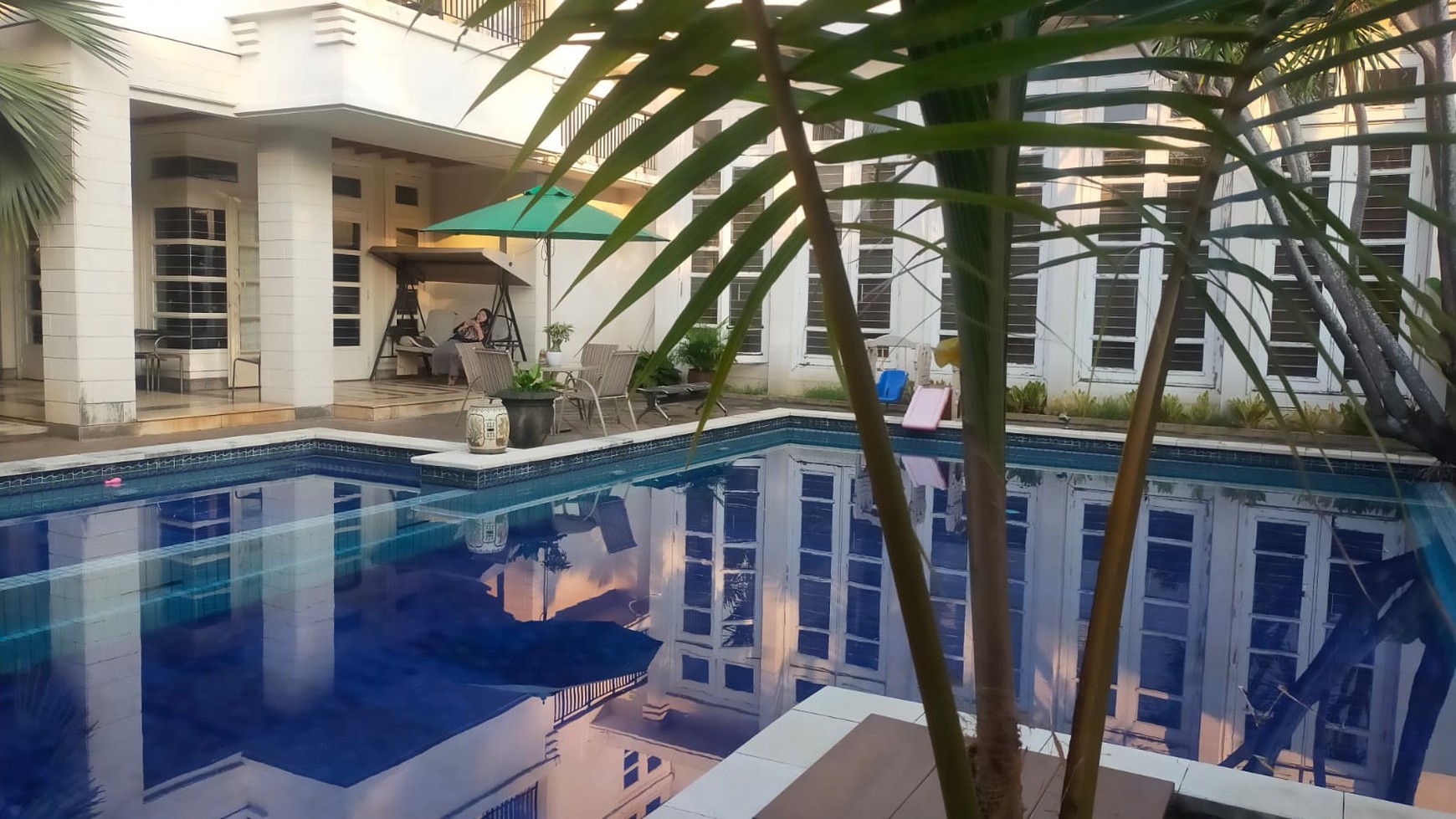 Rumah Mewah ada Pool di River Park Bintaro Sektor 8