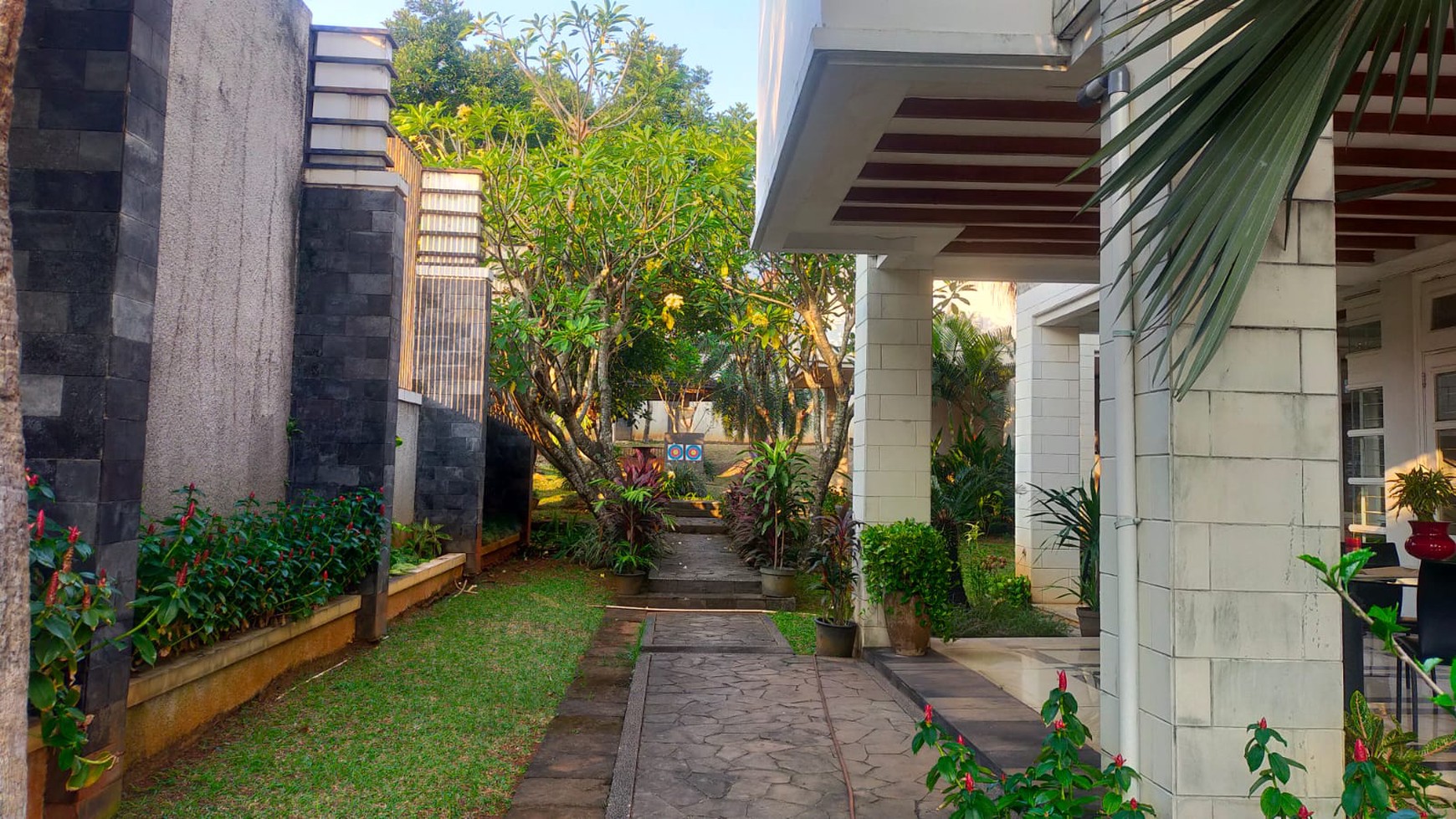 Rumah Mewah ada Pool di River Park Bintaro Sektor 8