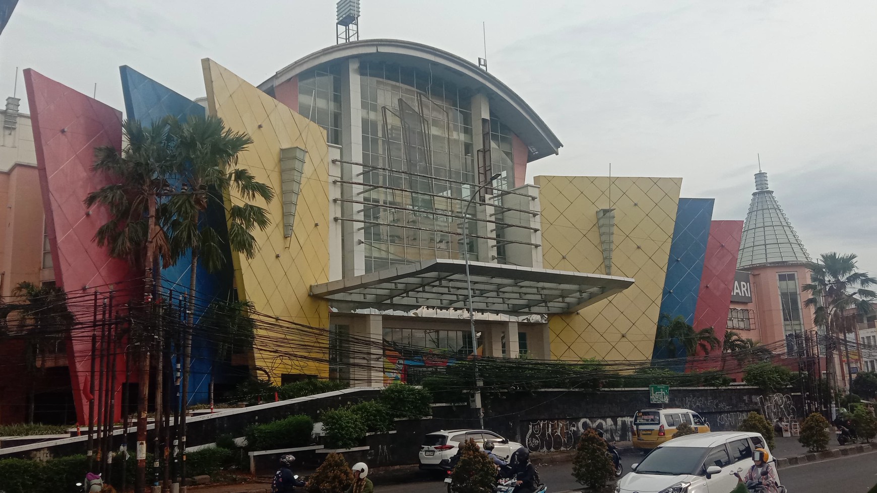 Dijual Ruang Usaha Lokasi Strategis dan Kawasan Ramai di CBD Ciledug