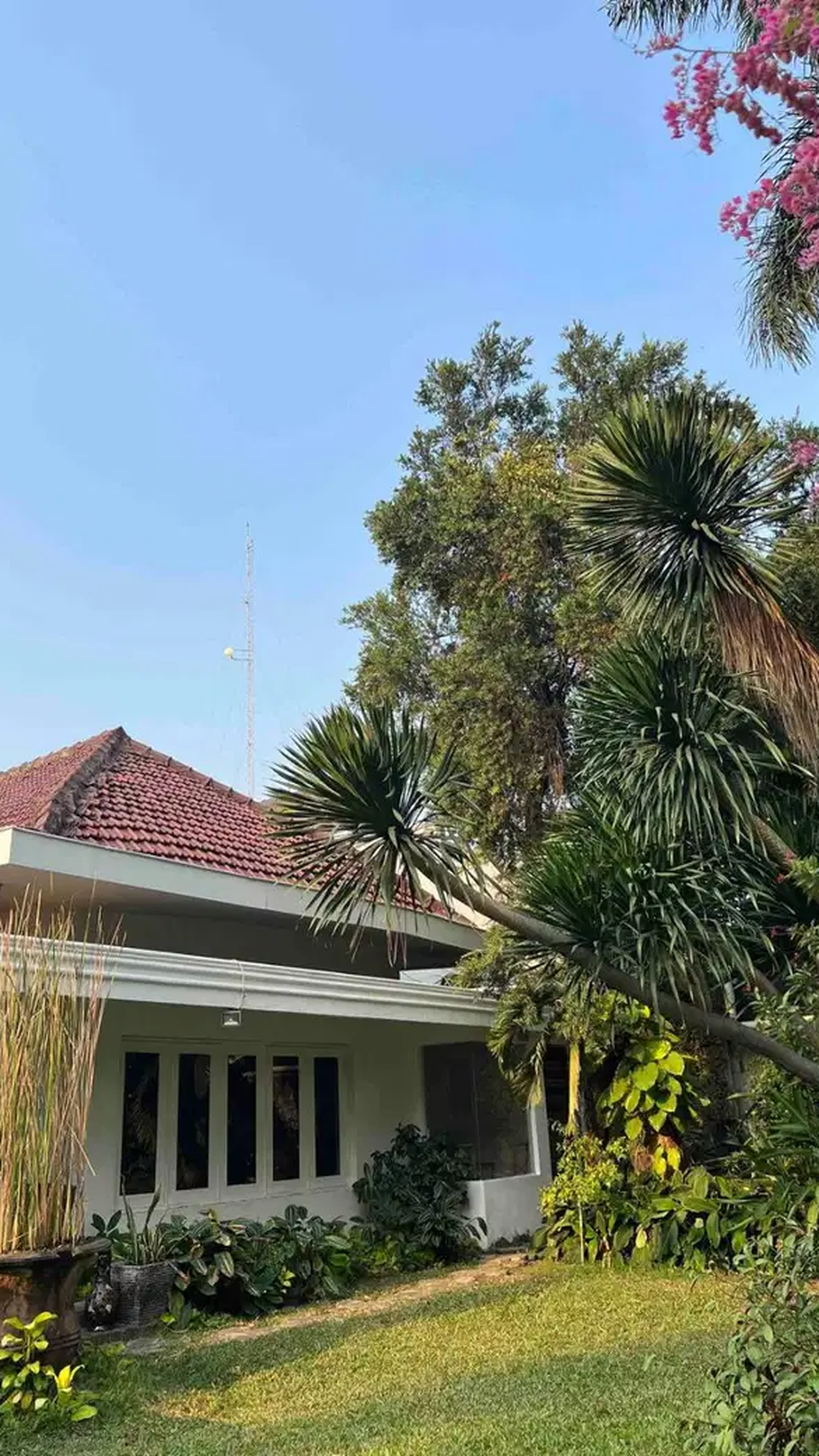 Rumah Antik Mewah Menteng, Strategis. Kondisi Terawat