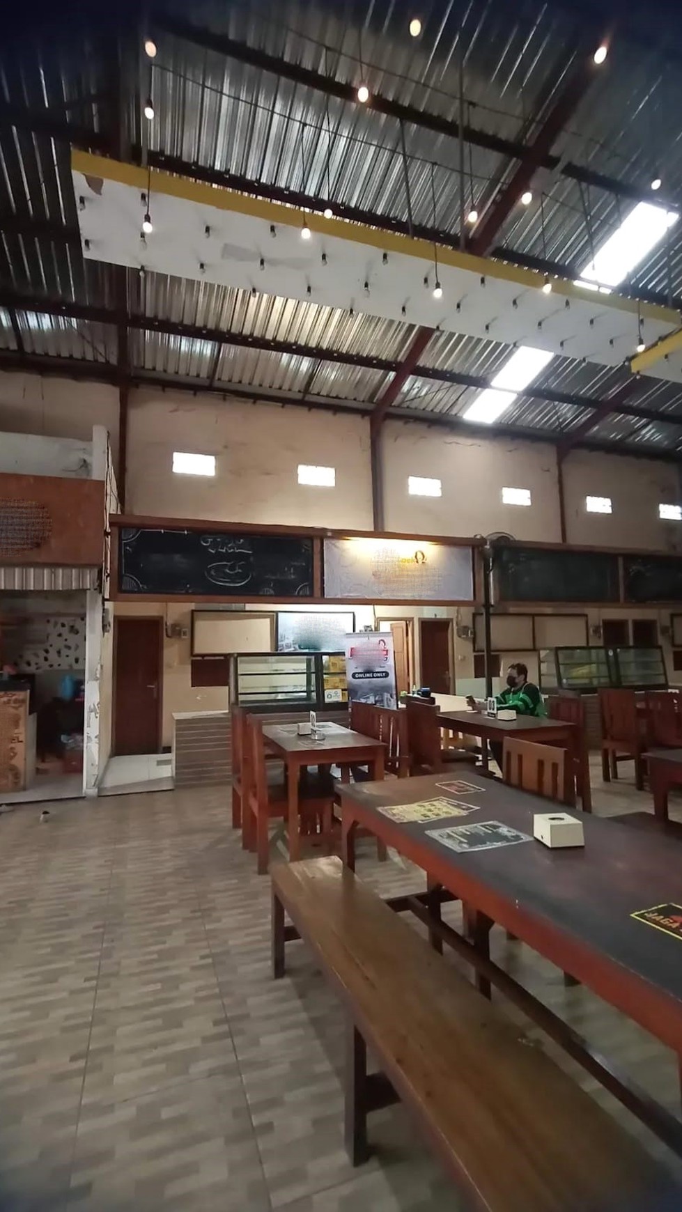 Dijual Ruang Usaha di Monginsidi Sidoklumpuk, Sidoarjo