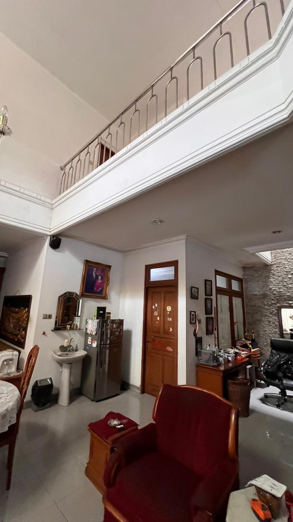 Rumah Siap Huni dengan Ceiling Tinggi dan Hunian Nyaman @Bintaro