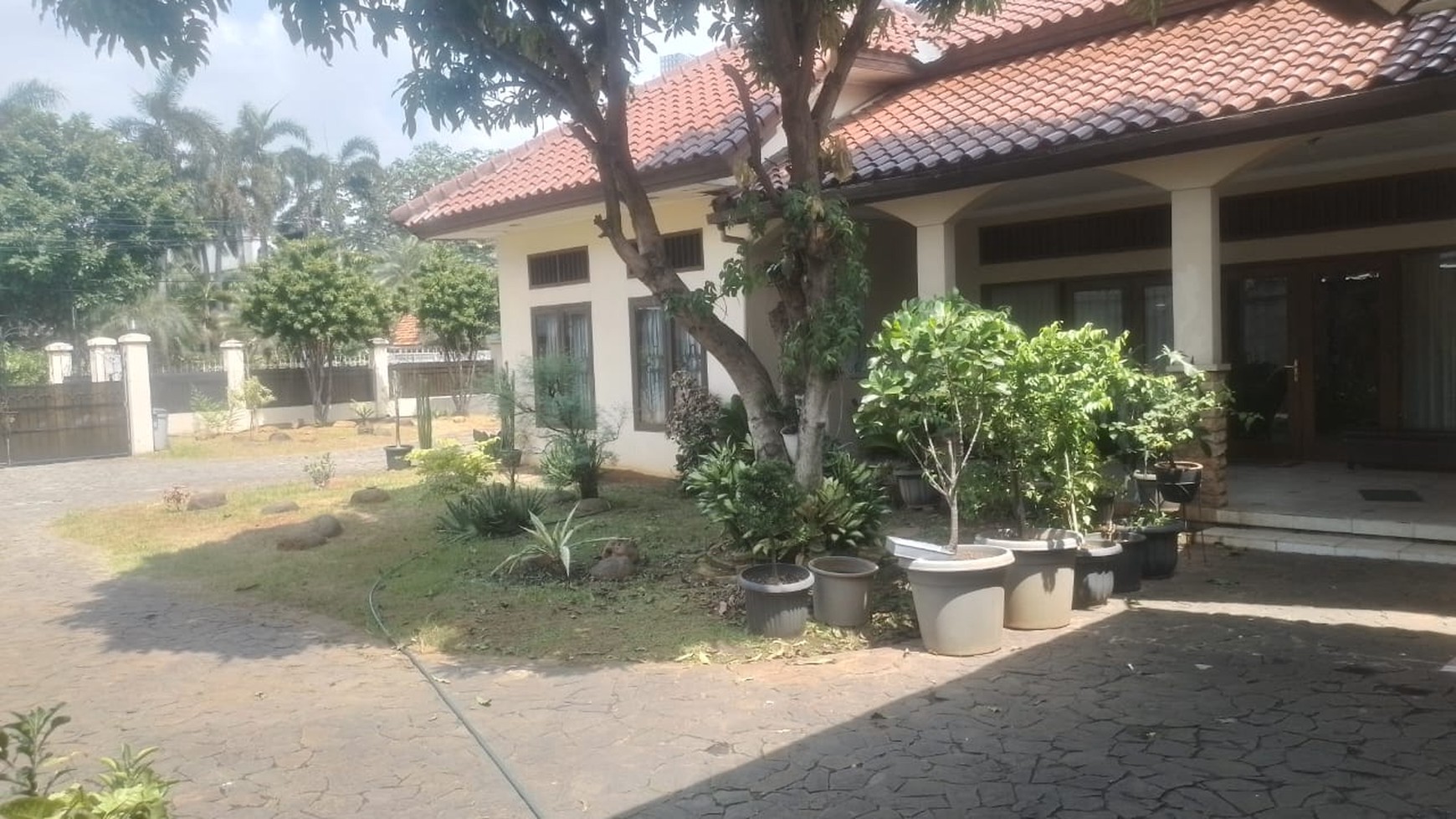 Rumah Luas 1000 m2 Sangat Strategis di Bintaro