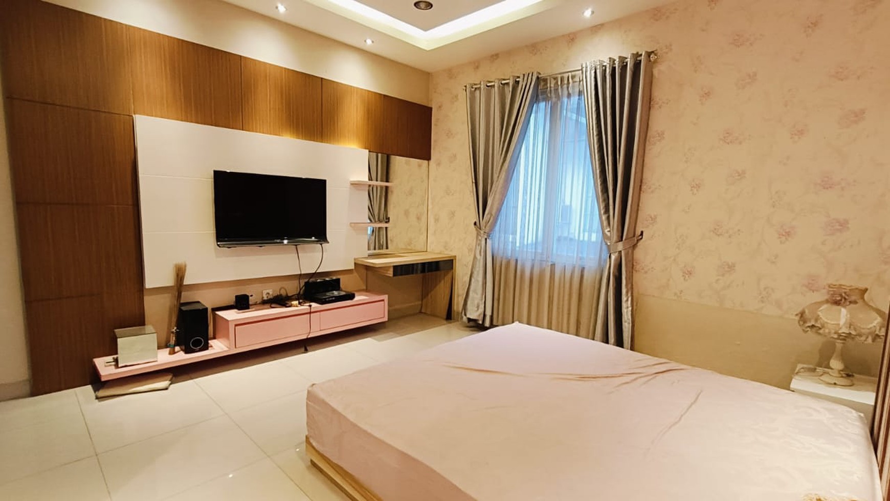 Disewakan Rumah Furnished ,Grand Wisata - Tambun .Bekasi