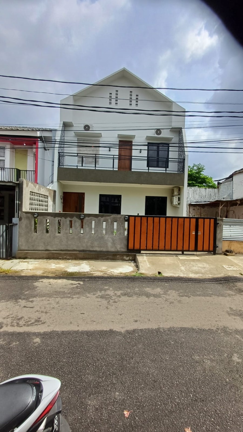 Rumah brand new, 2 lantai,  siap huni di Bintaro