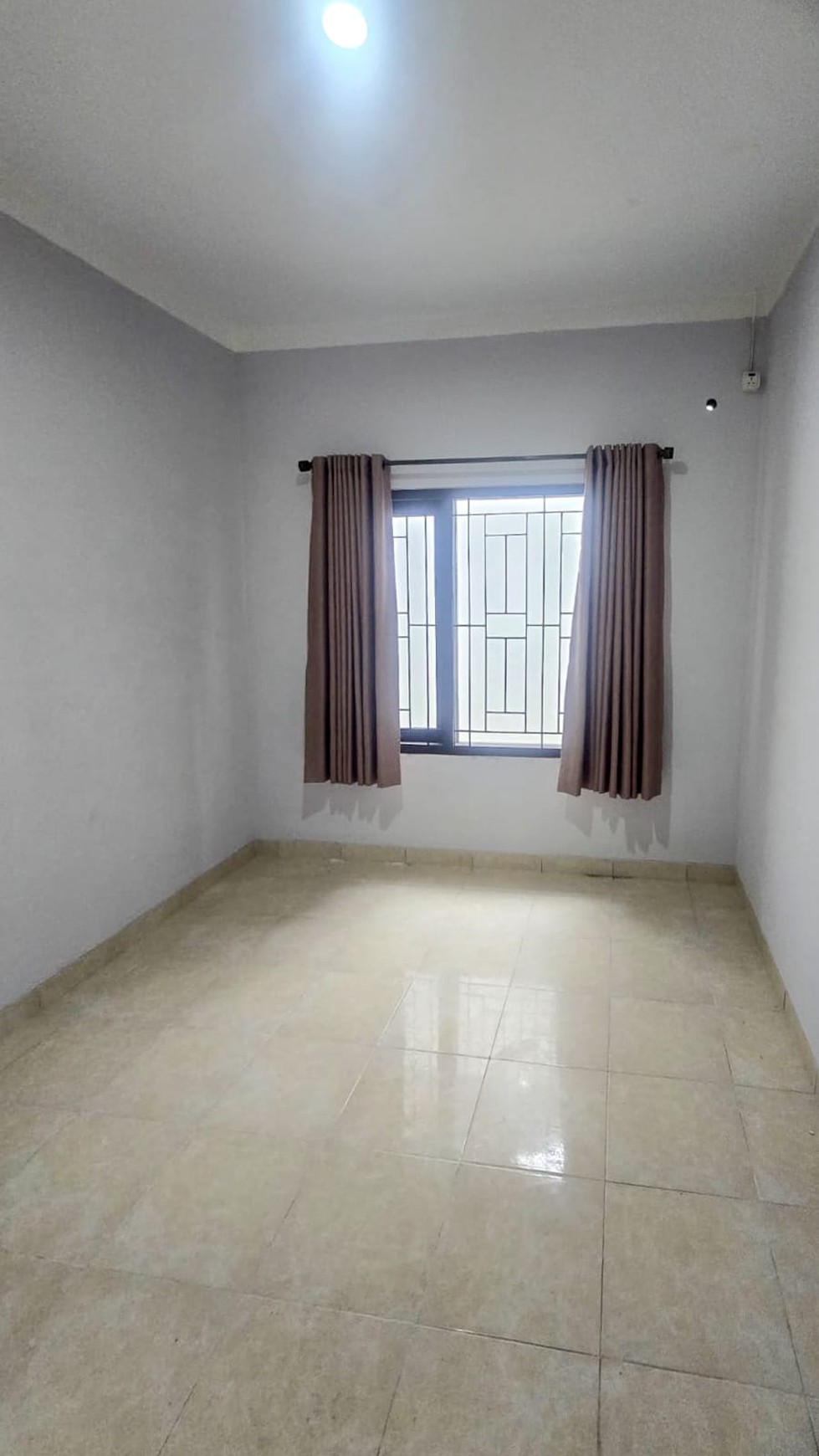 Rumah di Gracia Residence, Siap Huni dengan harga murah di Sektor 9