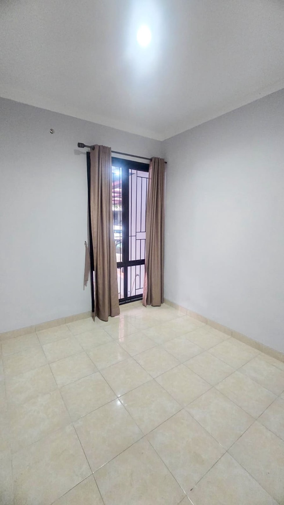 Rumah di Gracia Residence, Siap Huni dengan harga murah di Sektor 9