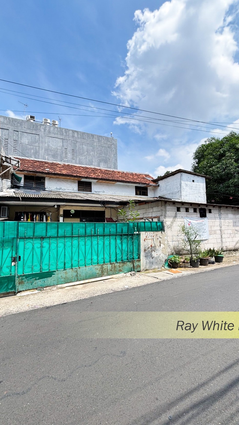 RUMAH LAMA HITUNG TANAH + KOS KOSAN 20 PINTU DI AREA TOMANG, JAKARTA BARAT