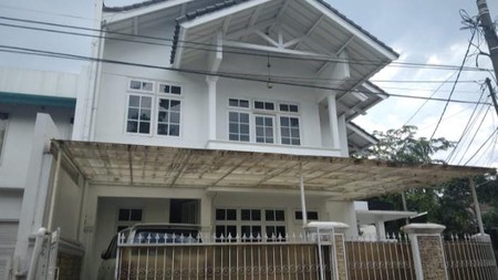 Rumah di Cirendeu Permai Posisi Hook di Ciputat dekat MRT Jakarta 