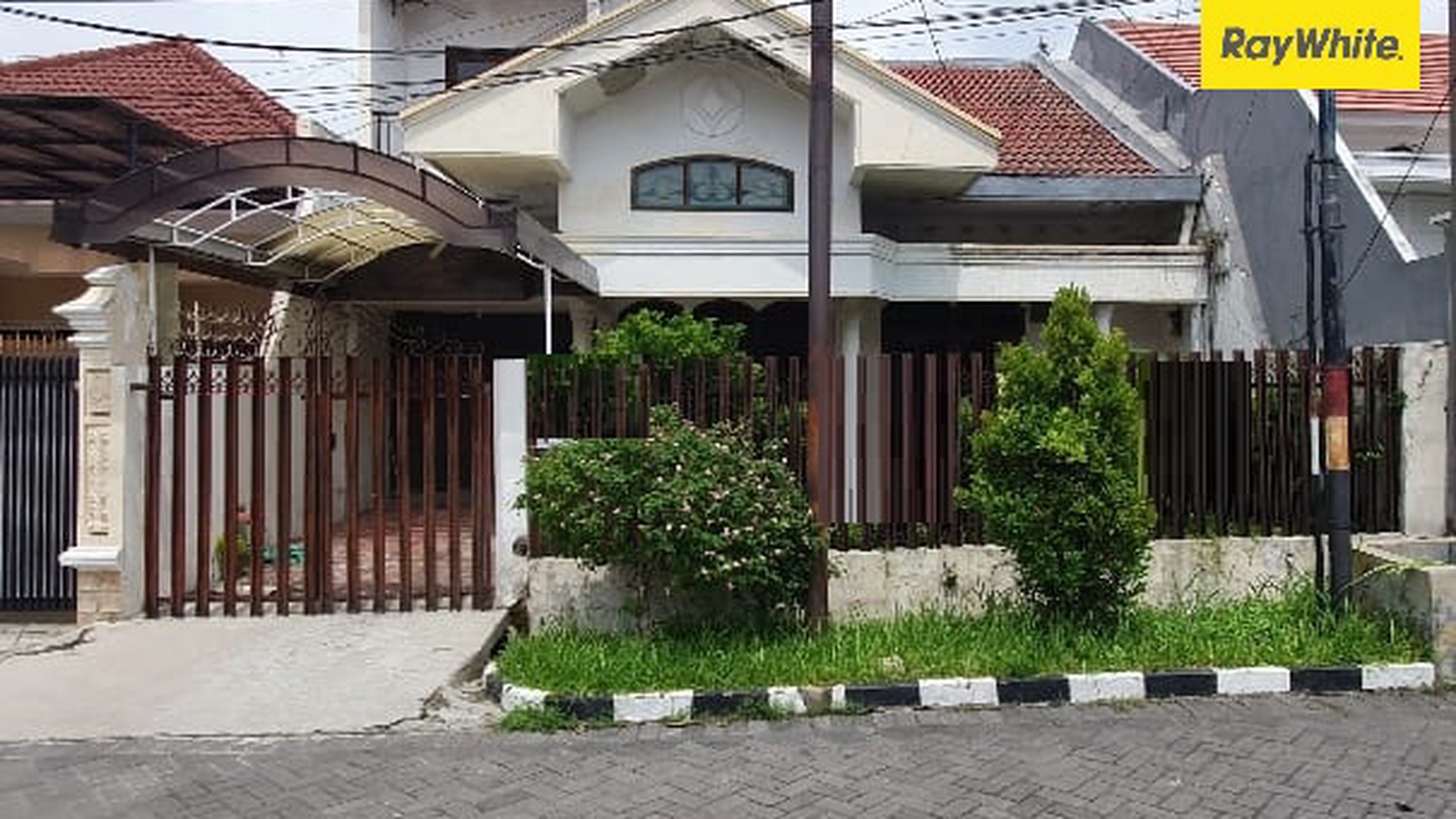 Dijual Rumah Hitung Tanah di Darmo Permai Selatan Surabaya