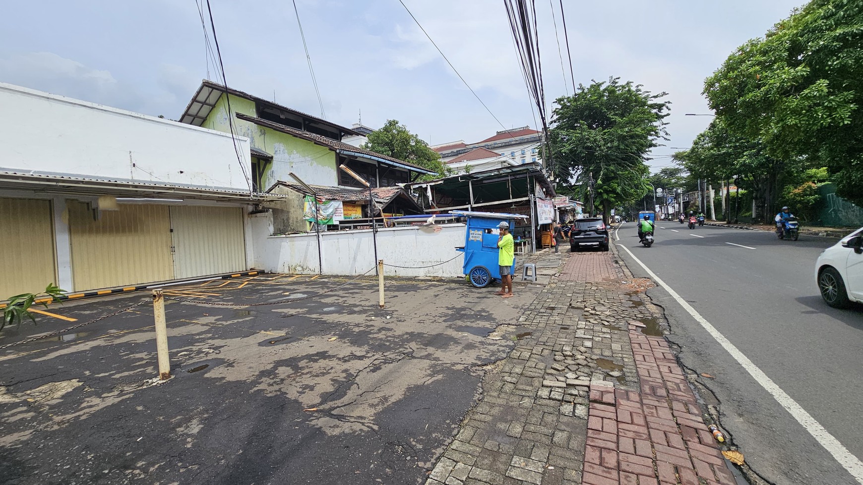 Ruang Usaha Lokasi Strategis Pinggir Jalan Raya di Pancoran 