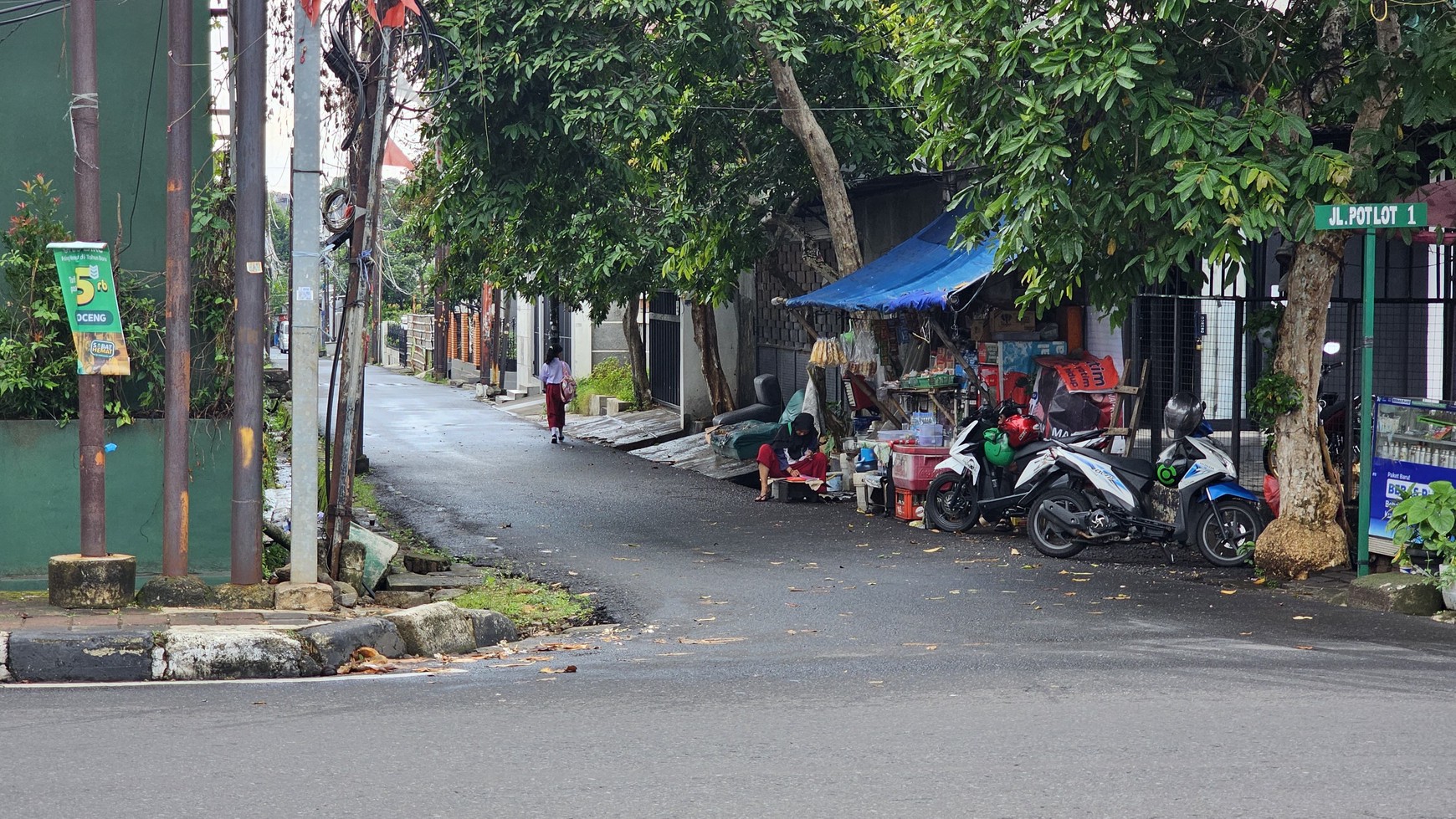 Ruang Usaha Lokasi Strategis Pinggir Jalan Raya di Pancoran 