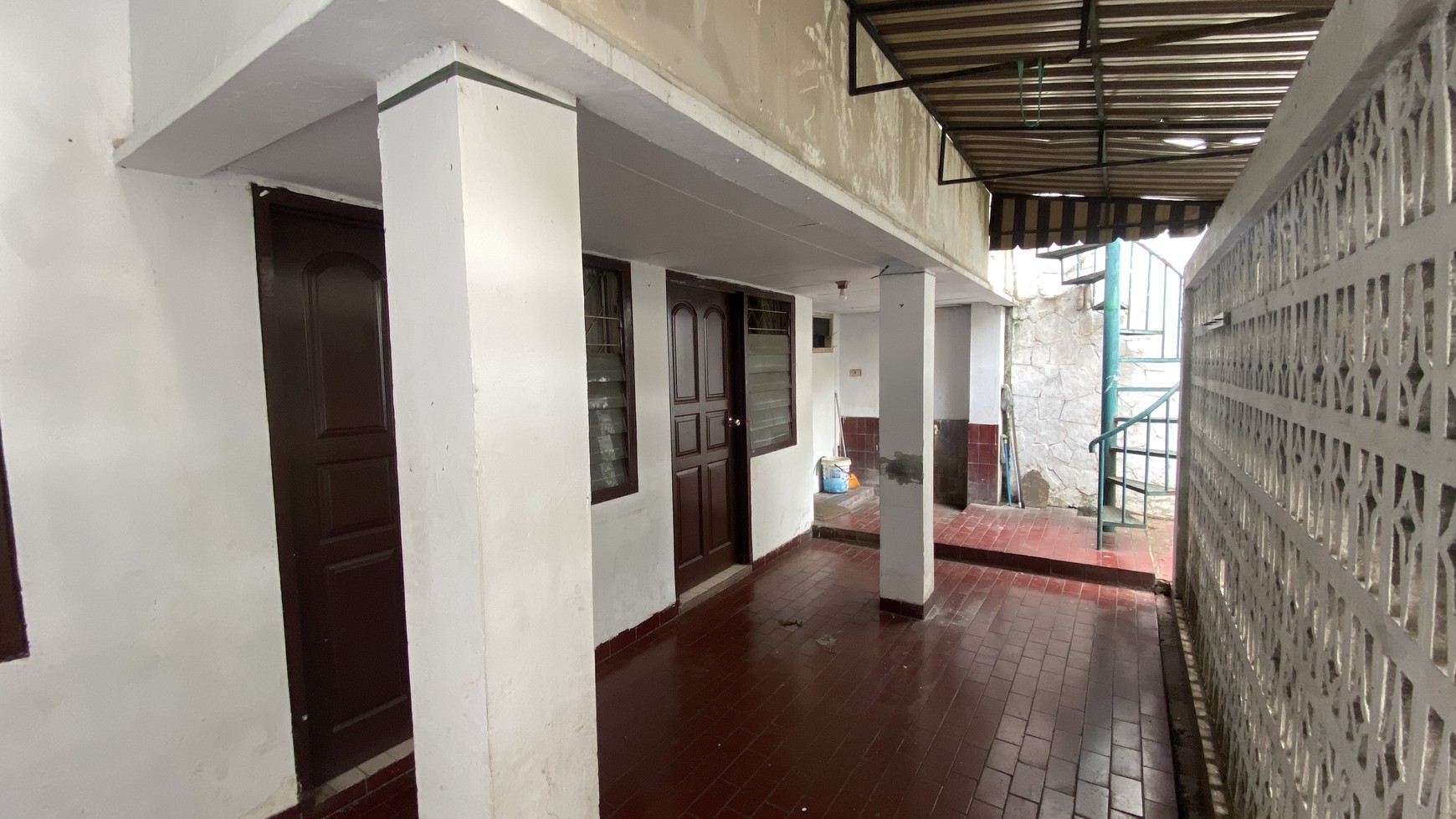 RUMAH DI LOKASI KOMERSIL, COCOK UNTUK USAHA KLINIK ATAU KANTOR, KEBAYORAN BARU AREA