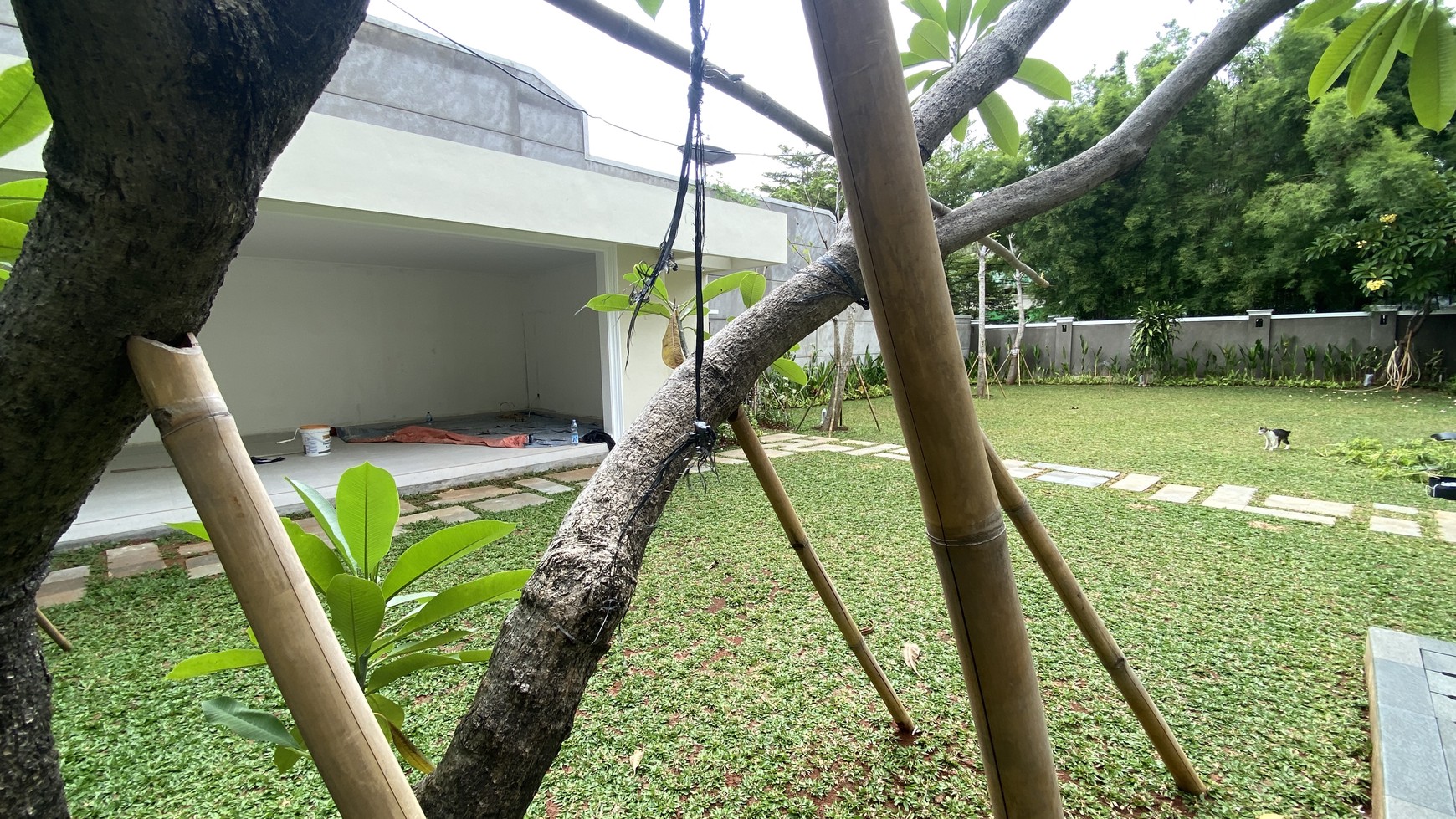 RUMAH LUXURY BANGUNAN BARU DI KAWASAN KEBAYORAN BARU, JAKARTA SELATAN