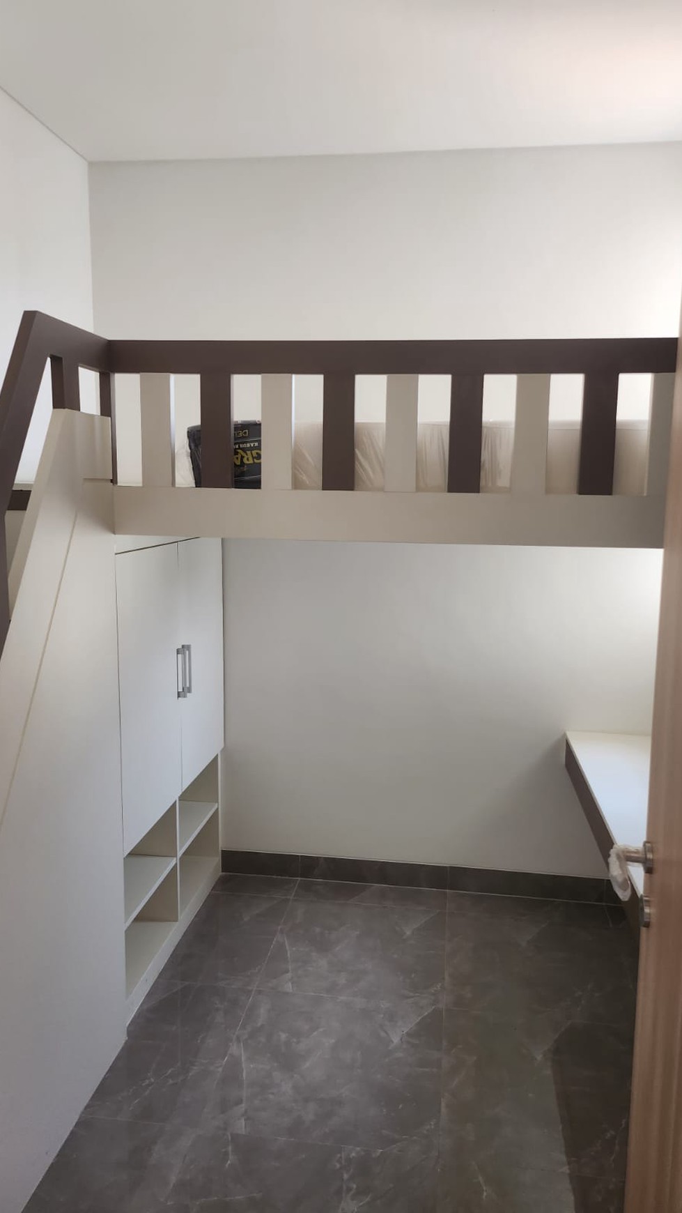 RUMAH BARU SEMI FURNISH SIAP HUNI DI LAVON 3 CIKUPA TANGERANG