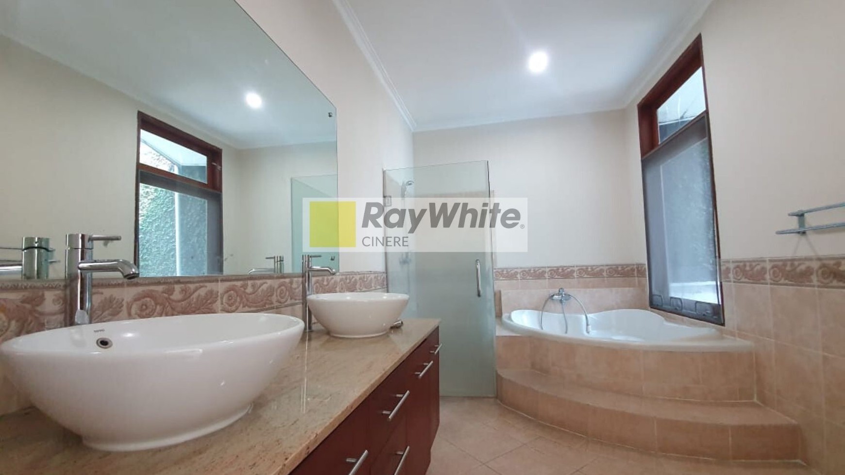 Rumah dalam town house di Cipete