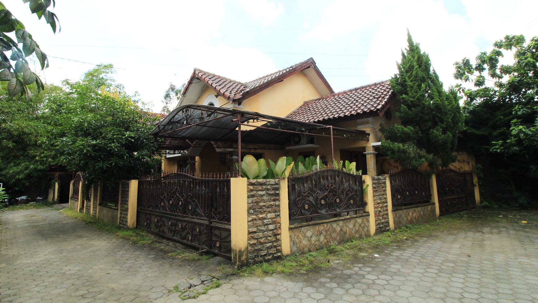 RUMAH SIAP HUNI, DALAM PERUMAHAN VILLA MONJALI, DEKAT AL-AZHAR, SLEMAN