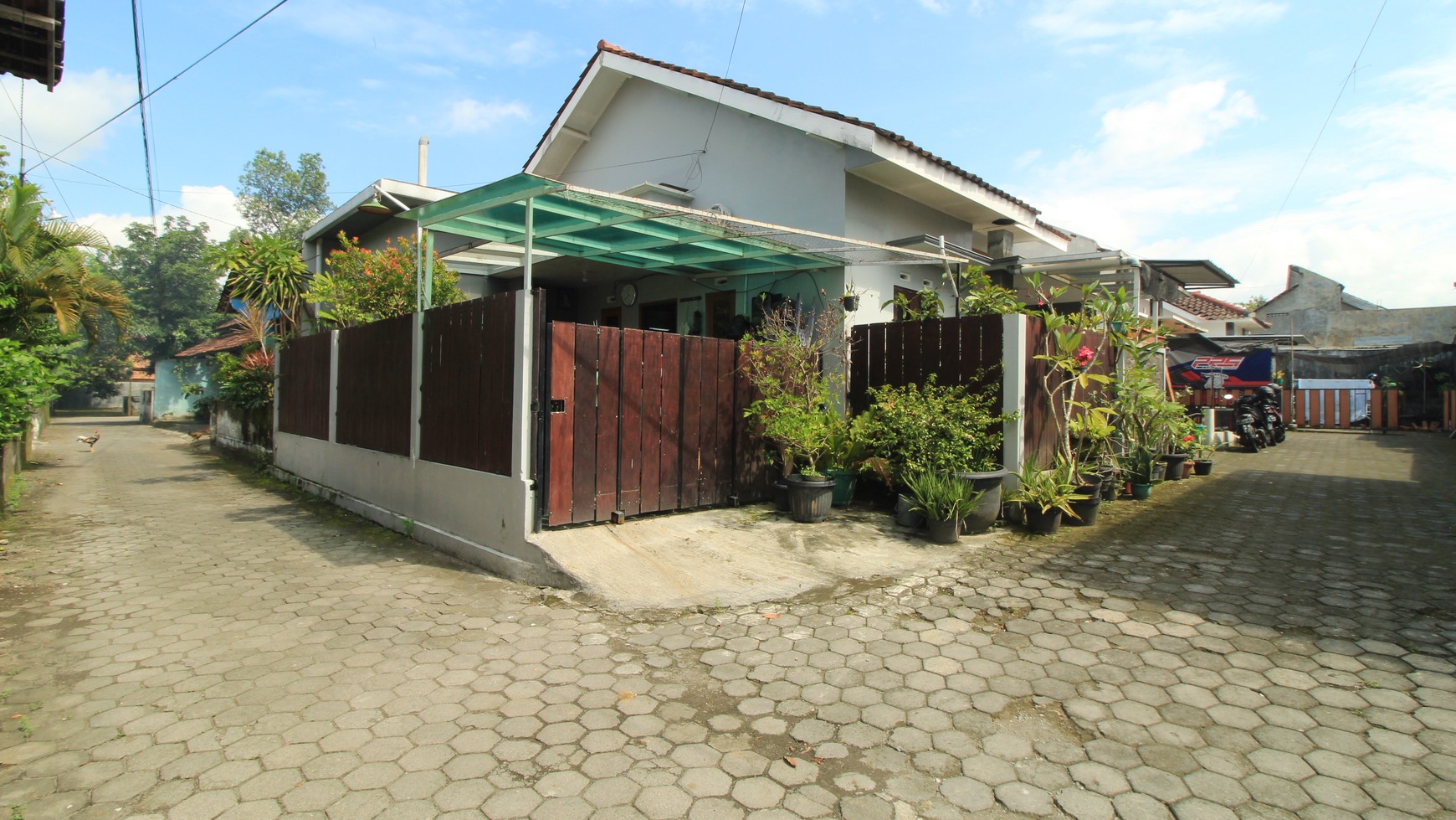 RUMAH CANTIK MINIMALIS, DENGAN 2 MUKA, DI JL PALAGAN KM 8