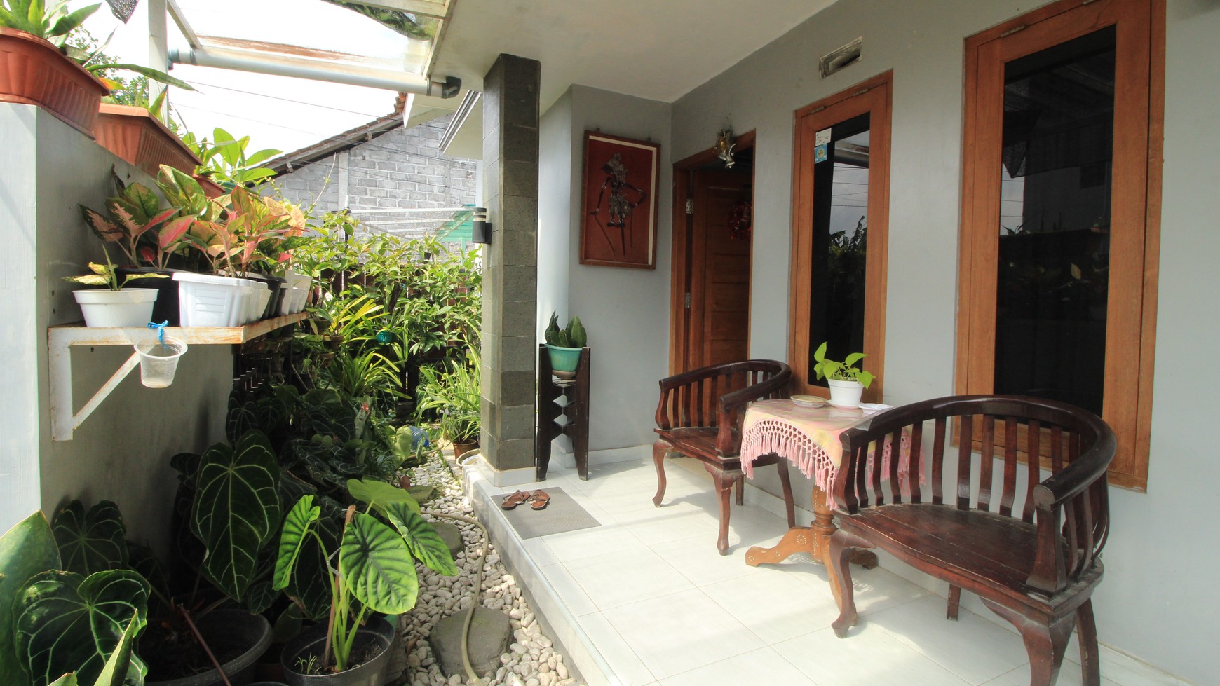RUMAH CANTIK MINIMALIS, DENGAN 2 MUKA, DI JL PALAGAN KM 8