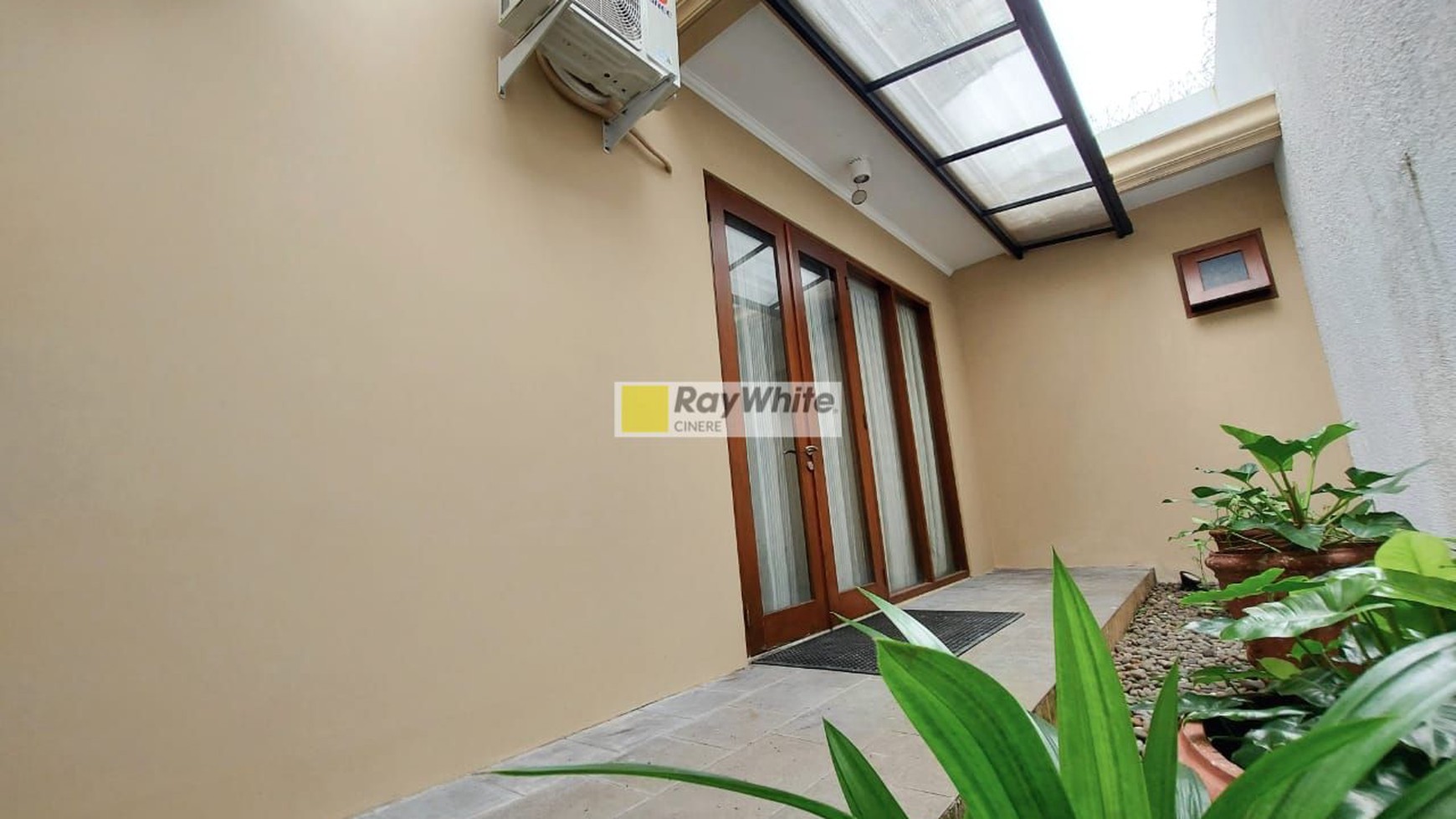Rumah Asri Bangunan Baru Siap Huni Dalam Town House Di Cipete