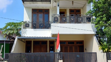 RUMAH TINGGAL 2 LANTAI DI JL KALIURANG KM 10, DEKAT KAMPUS UII, SLEMAN