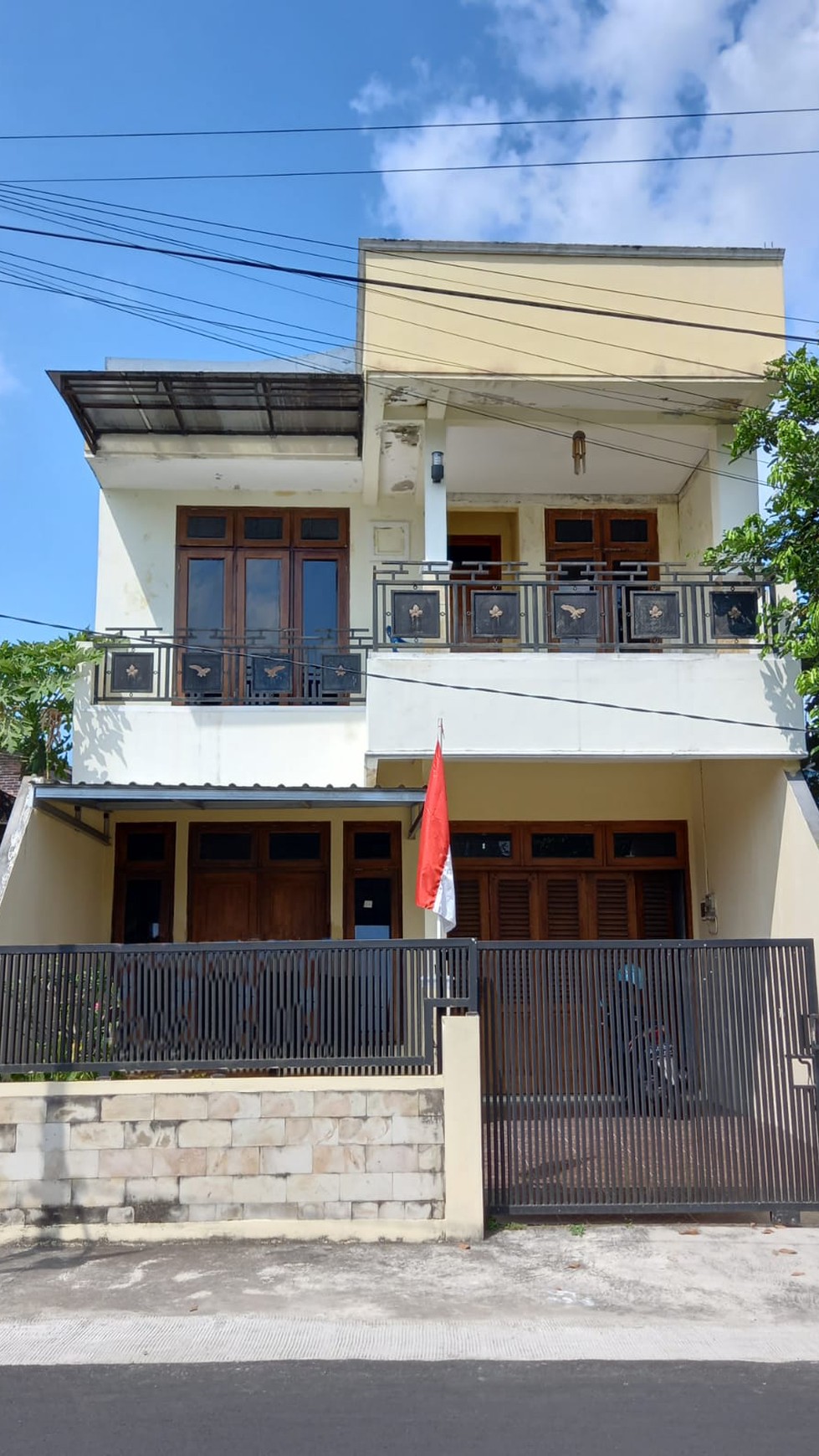RUMAH TINGGAL 2 LANTAI DI JL KALIURANG KM 10, DEKAT KAMPUS UII, SLEMAN
