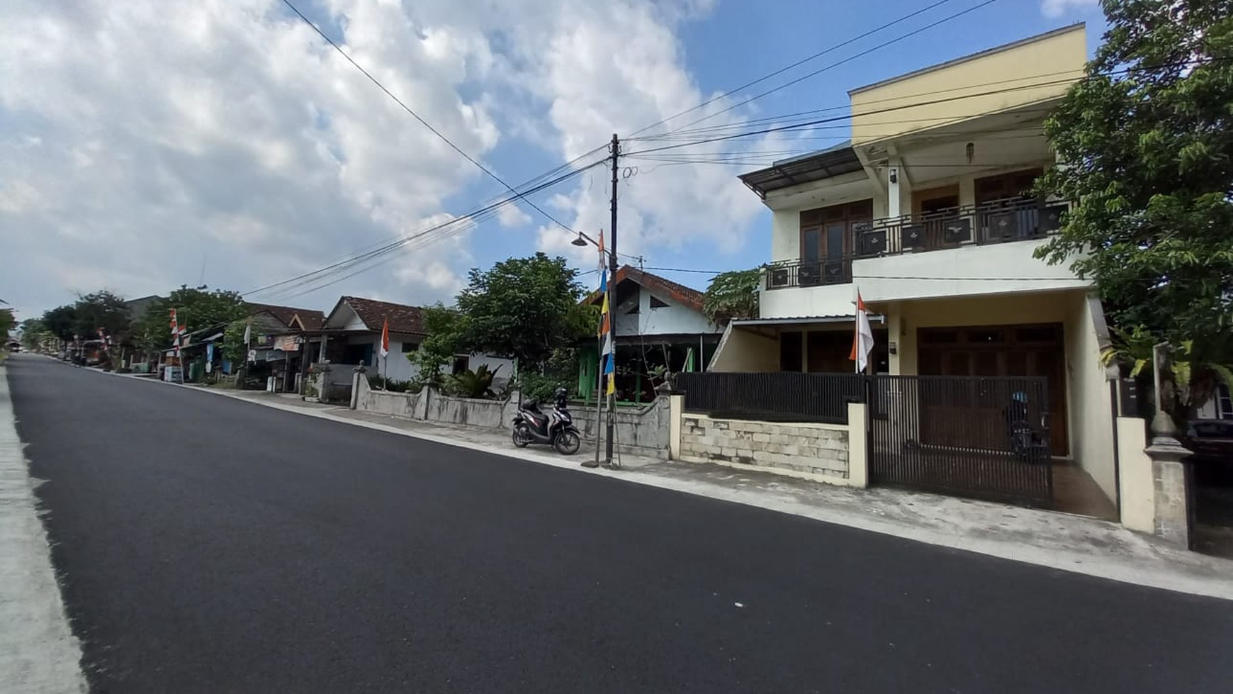 RUMAH TINGGAL 2 LANTAI DI JL KALIURANG KM 10, DEKAT KAMPUS UII, SLEMAN