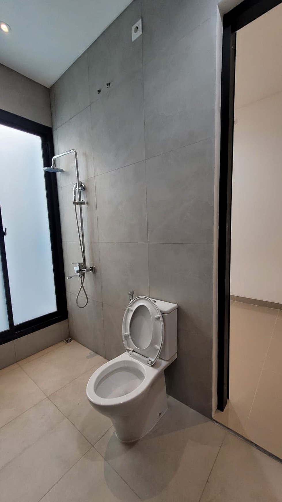 Rumah Baru dengan Desain Minimalis Modern @Mertilang, Bintaro