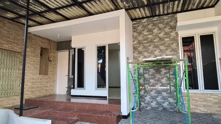 Disewakan Rumah Strategis di Jalan Baratajaya Surabaya Timur