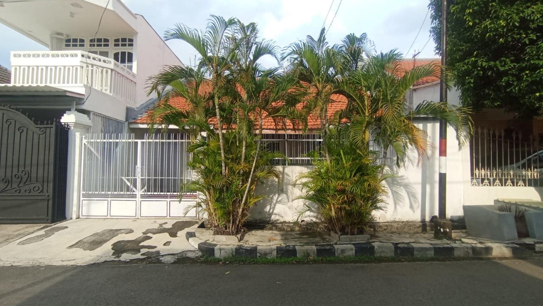 Rumah Bagus Area Nyaman Darmo Baru Barat