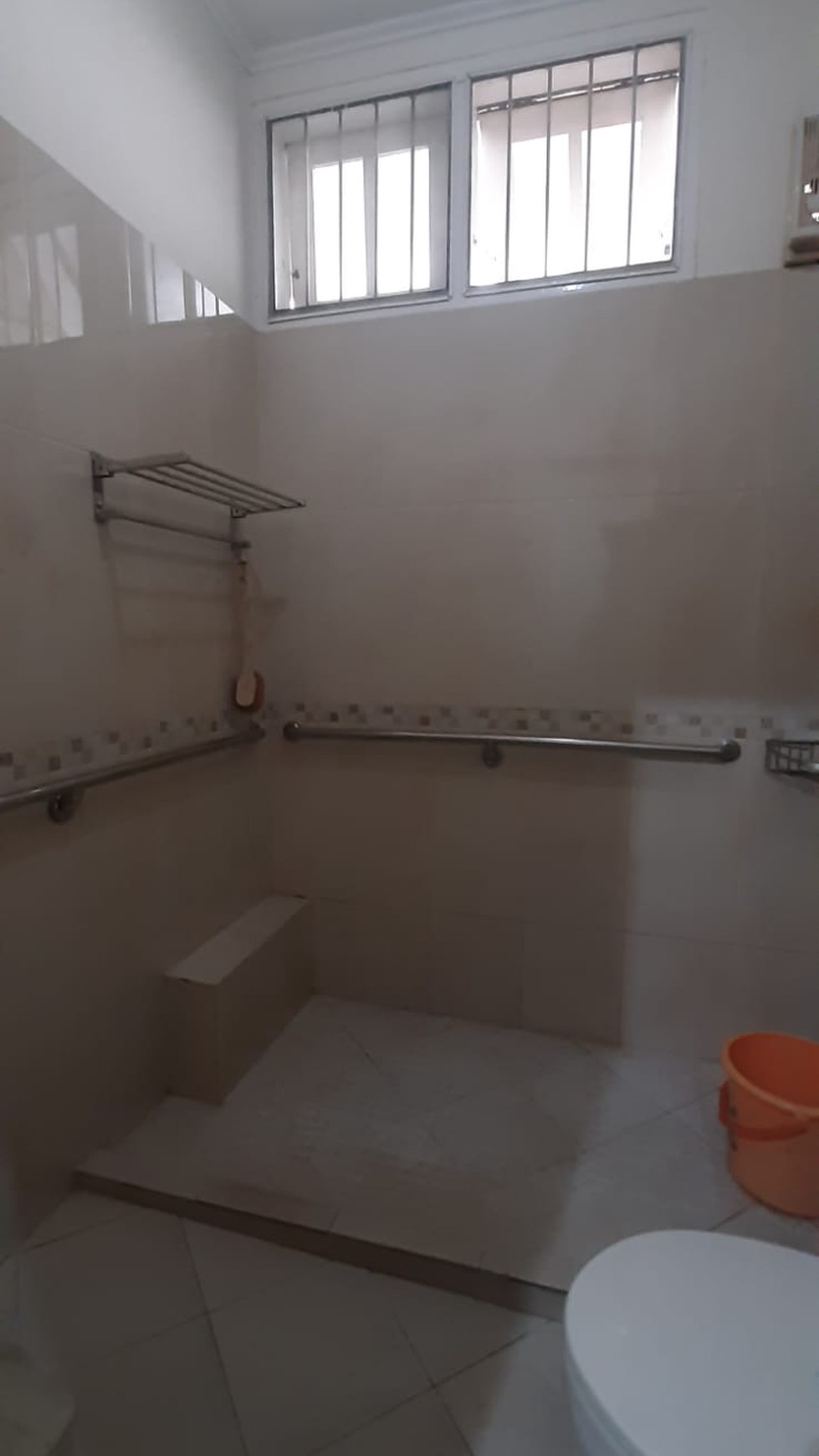 Bukit Cinere Indah Rumah Terawat Berhalaman Luas Dan Asri