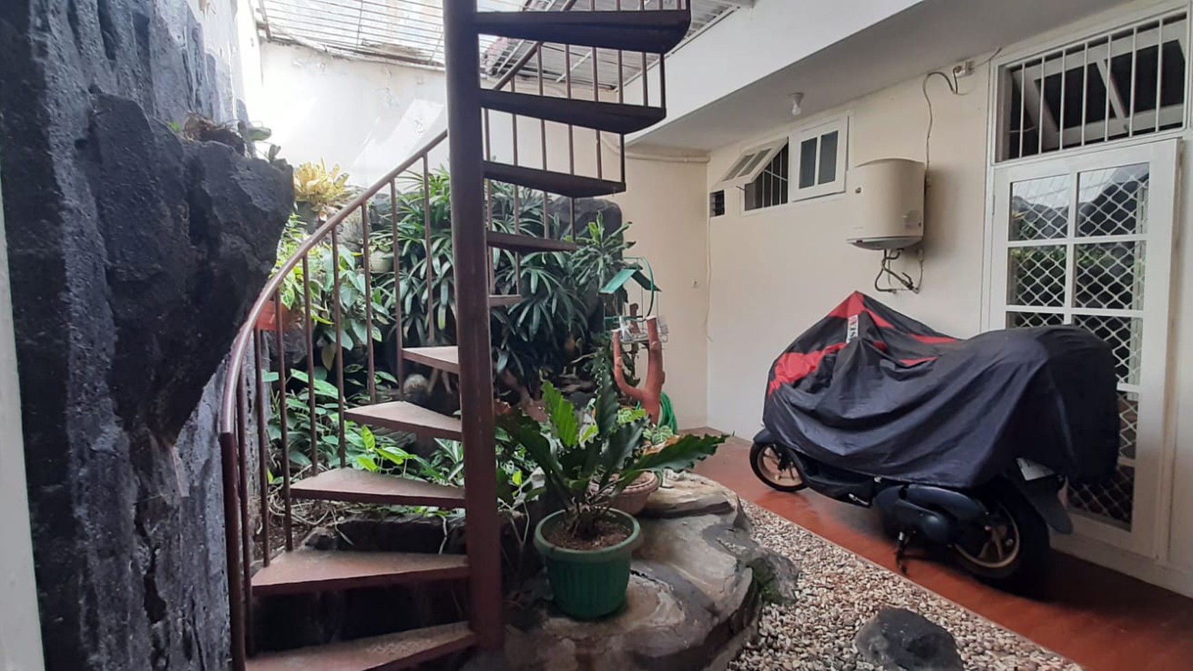 Bukit Cinere Indah Rumah Terawat Berhalaman Luas Dan Asri