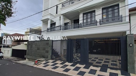 Brand New  Modern House 4 Lantai Area Kebayoran Baru