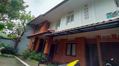 Rumah Lux 2 Lantai di Tengah Kota Sayap Pajajaran