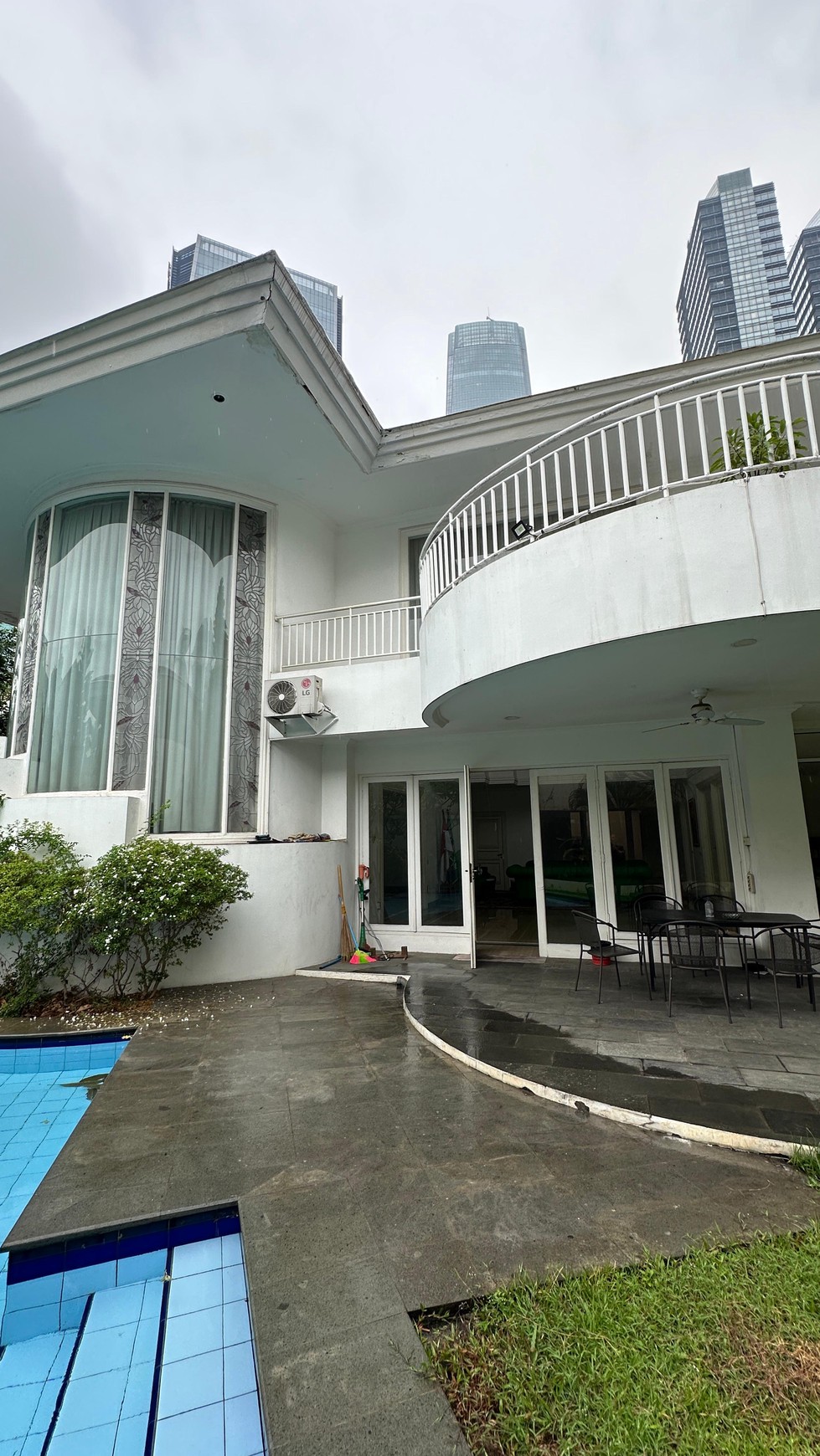 Rumah Classic 2 lantai di kawasan Elite Denpasar Kuningan, Jakarta Selatan