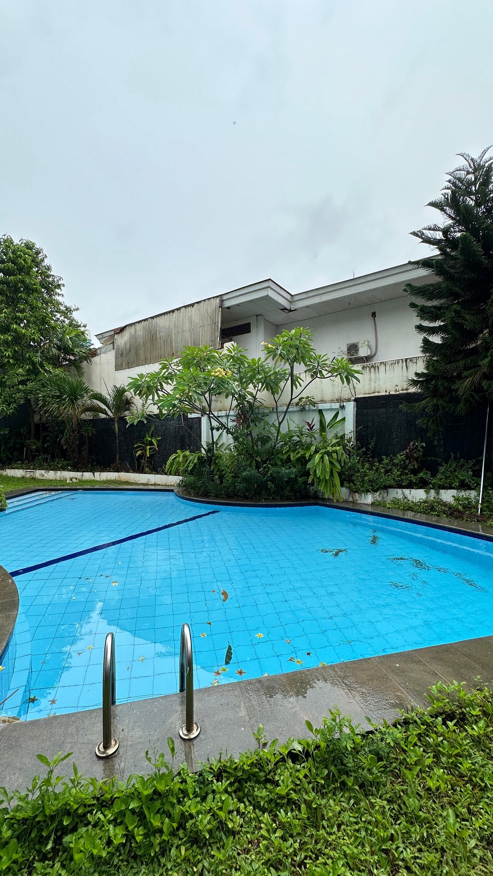 Rumah Classic 2 lantai di kawasan Elite Denpasar Kuningan, Jakarta Selatan