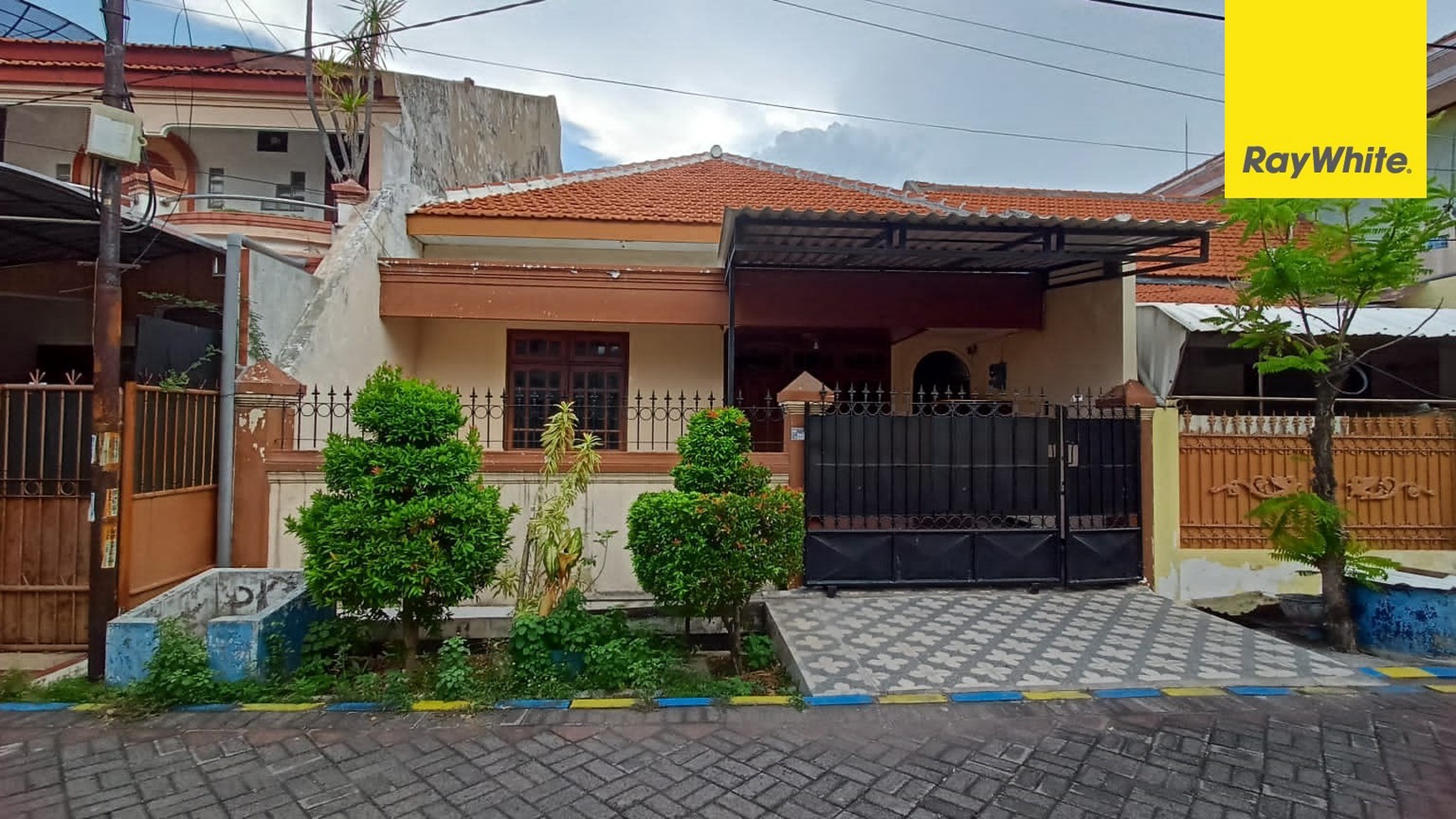 Dijual Rumah di Jalan Karah Agung Jambangan Surabaya