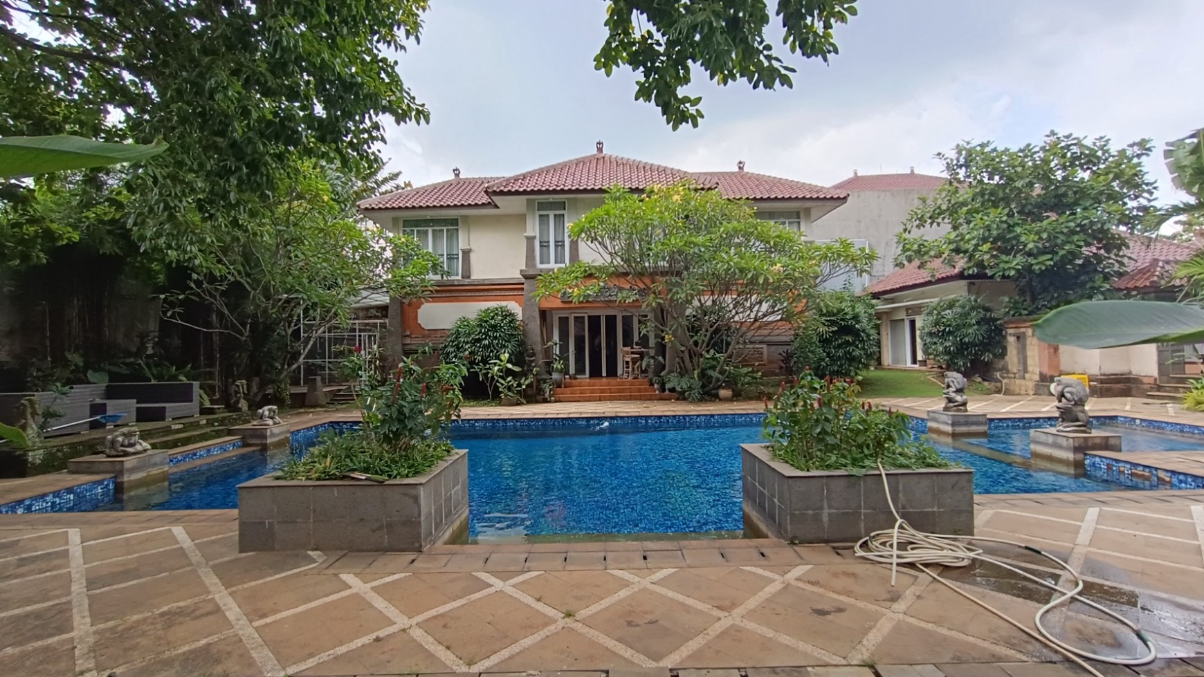 Rumah Hitung Tanah Area Cipete