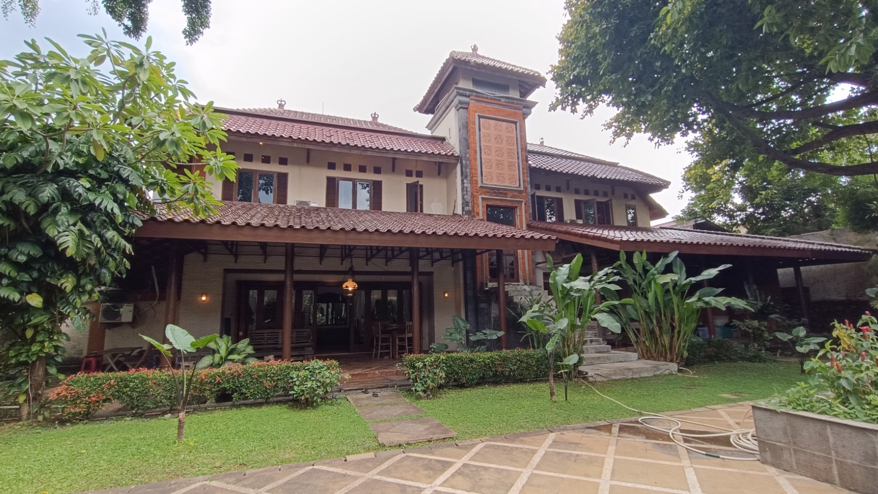 Rumah Hitung Tanah Area Cipete